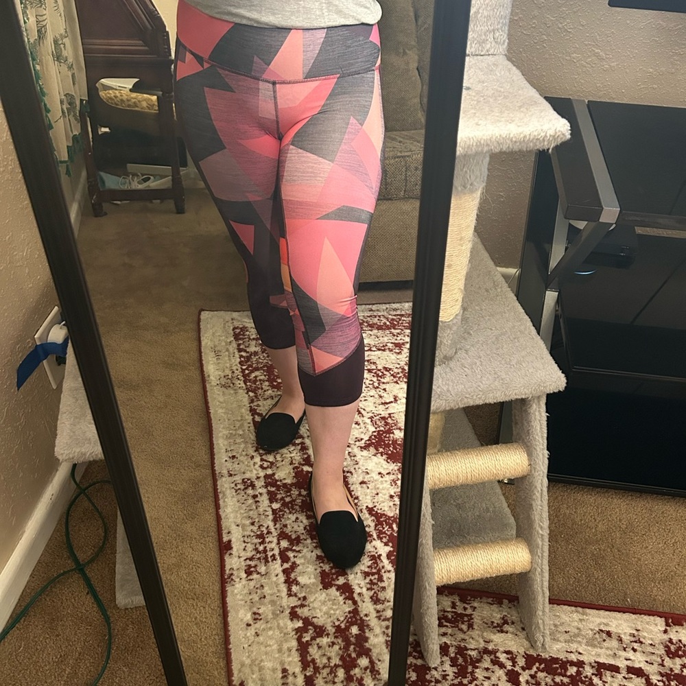 Capri Workout Leggings with Waistband Pocket